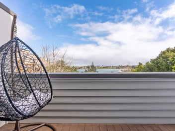Effortless Living with Panmure Lagoon Views