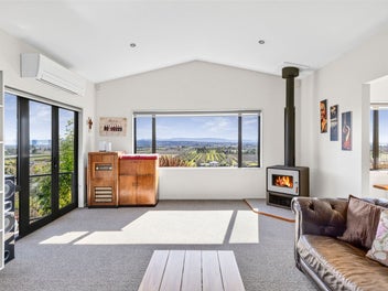 Amazing Views – Five Minutes to Richmond