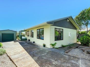 Private Retreat with Views of Kapiti Island