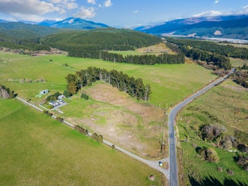 Vendors off to town - sale required