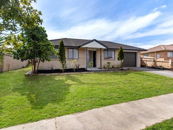 Affordable Freehold 4 Bedroom Brick & Tile!
