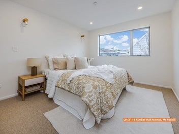 TWO BRAND NEW TOWNHOUSES IN POPULAR MT ROSKILL