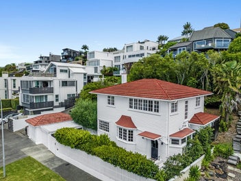 Close to the beach and Cafes - Enq Over $2.75m