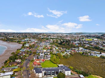 Must See, Must Sell: Ignore CV! Park-Side Living
