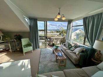 Devonport delight with harbour views