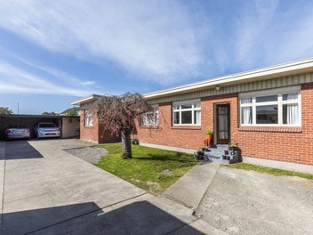 Dual Income Asset with Re-Development Appeal