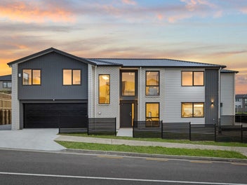 Stylish 7-Bed Corner Home Overlooking Reserve