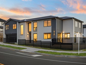 Luxury New 7-Bed Corner Home with Reserve View