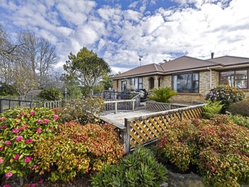 Exciting Multi-Use + Income Opportunity