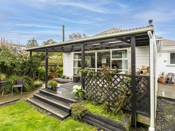 Stylish, Sunny and Superbly Situated in St Kilda