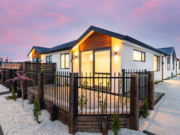 Street-front & brand new & poolside