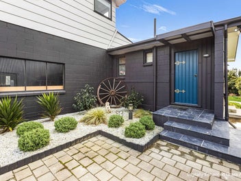 MUST VIEW, RURAL CITY LIVING!