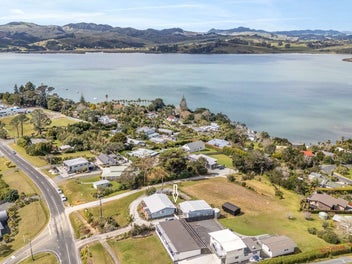 Spectacular Harbour Views – Home & Cottage Package