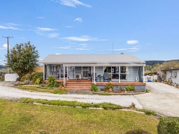 Spectacular Harbour Views – Home & Cottage Package