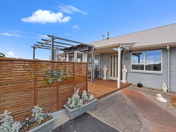 Fabulous Family Home, Large Loft and More!