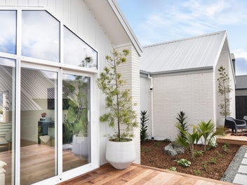 High-End Showhome Spec – Move In Ready!