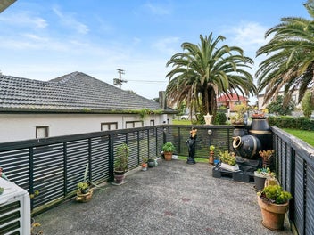 Overseas Owners- Must Be Sold!