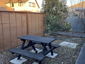 Sunny, Central, Cozy 2 Bed Gem Near Beach & Town