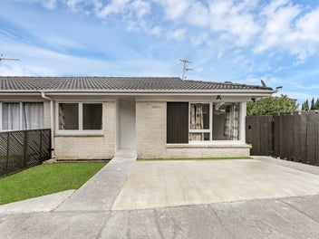 Brick & Tile Gem in Golden Circle