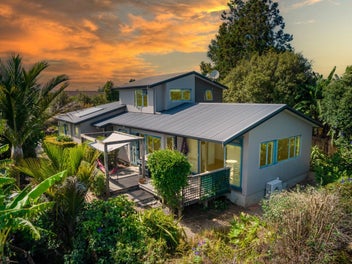 Peaceful Hideaway with Walk-to-Town Convenience
