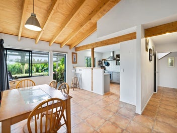 Peaceful Hideaway with Walk-to-Town Convenience