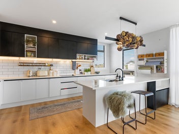 Modern Living by the Beach in Pt Chevalier