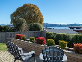 Stylish family or holiday home with lake views