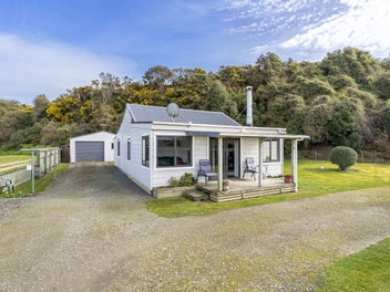 Coastal Charm & Move-In Ready