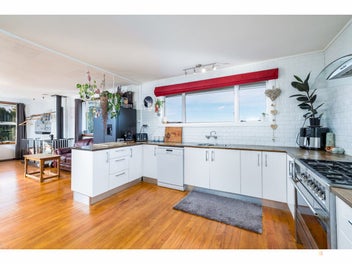 Lifestyle living on 1.2 hectares