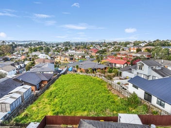 Views of Harbour & Auckland Skyline