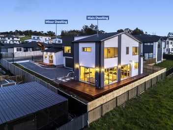 Luxury Dual Living with Legal Home Income