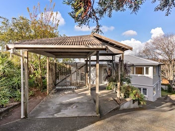 Dual Living on a Coastal Cul de Sac