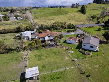 Dual Family Lifestyle Living or Home & Investment