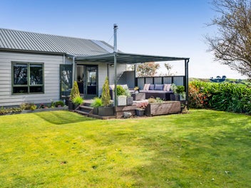 Country Living - Vendors On the Move