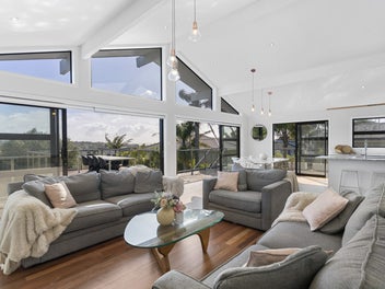 Refined Family Living | Sea Views & All-Day Sun