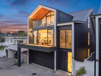 Your Elegant Seaview Sanctuary Awaits