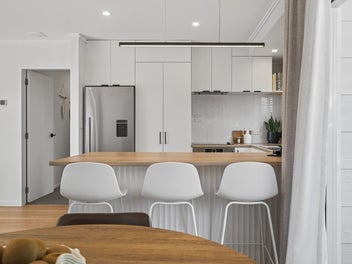 WOW Factor! Renovated to the Nines!