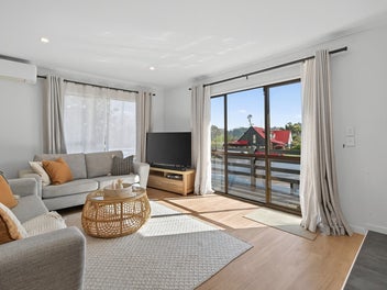 WOW Factor! Renovated to the Nines!