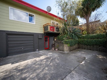 Sunny, Elevated Gem Just Minutes From Nelson CBD