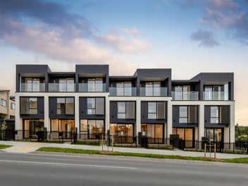 Corner-Site Living, 3 Plus 1 Bed With Views