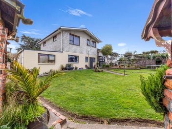 Charming & Captivating Lifestyle Opportunity!