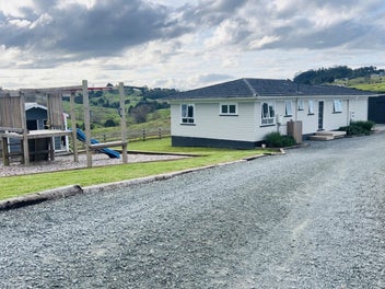 COUNTRY COMFORT - FAMILY FREEDOM