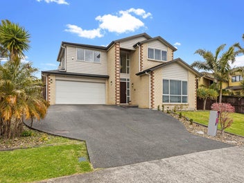 Large-Scale Family Living at Its Best!