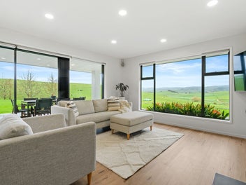 Luxury Living with Views & Shedding