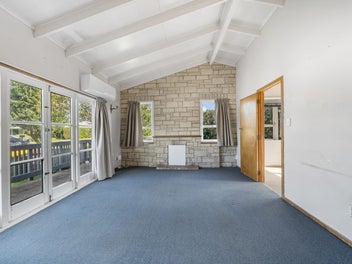 Opportunity Awaits on 865sqm Freehold Land!