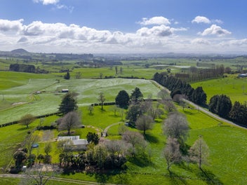 Family Lifestyle Retreat –Renovate or Simply...