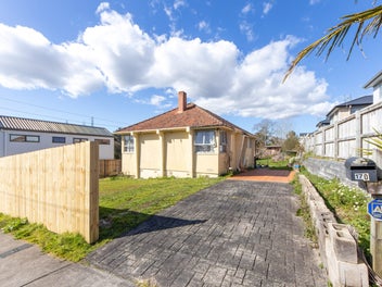 Develop, Land-Bank, or Renovate on 809sqm