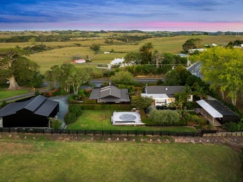 Cottage - minor - retail and shed - Multi use gem