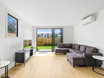 Modern, Stylish & Superbly Located!