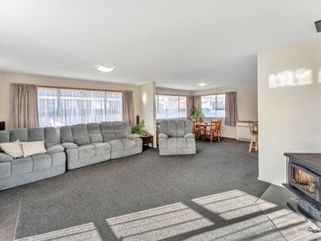 Space, Warmth and Easy Living in Glenwood.